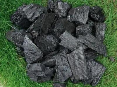 木炭 古老燃料的现代魅力