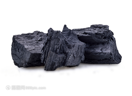 白背景下的薪柴之美 从孤立的木炭到温暖生活的传递